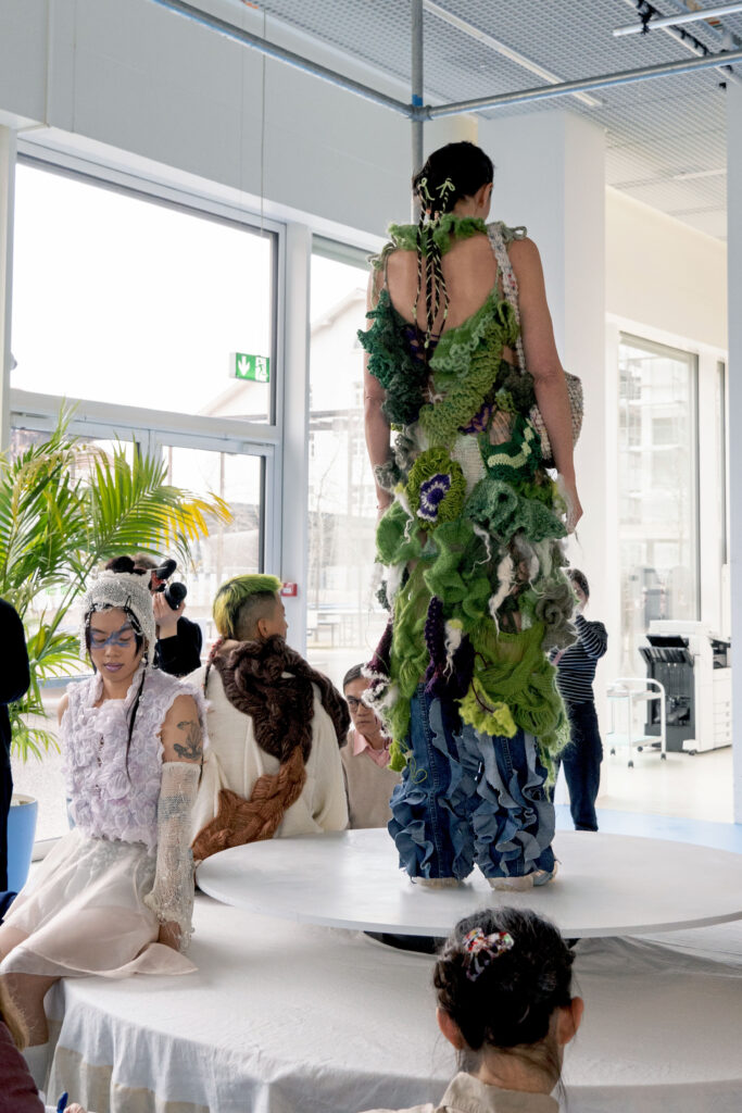 EAT(,) MY LOVE Performance